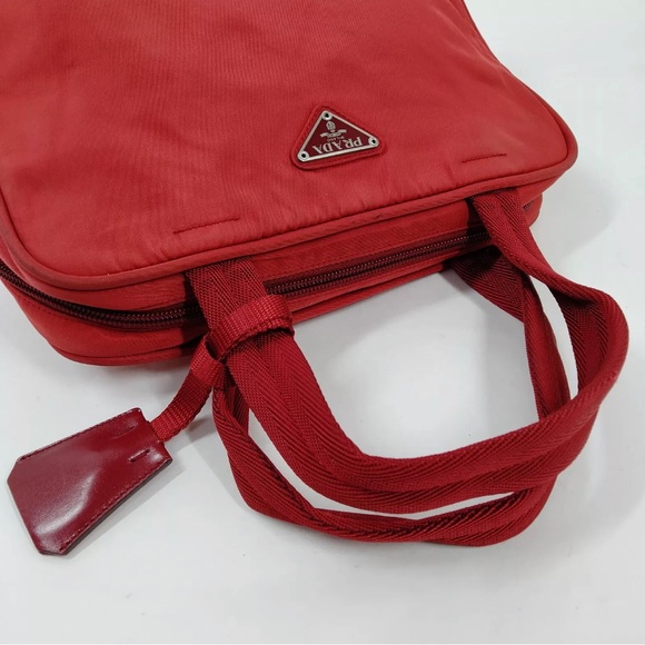 AUTHENTIC VINTAGE PRADA NYLON RED BAG - Picture 4 of 9